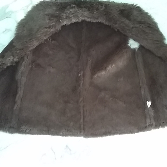 Fur collard vest. - Picture 6 of 13